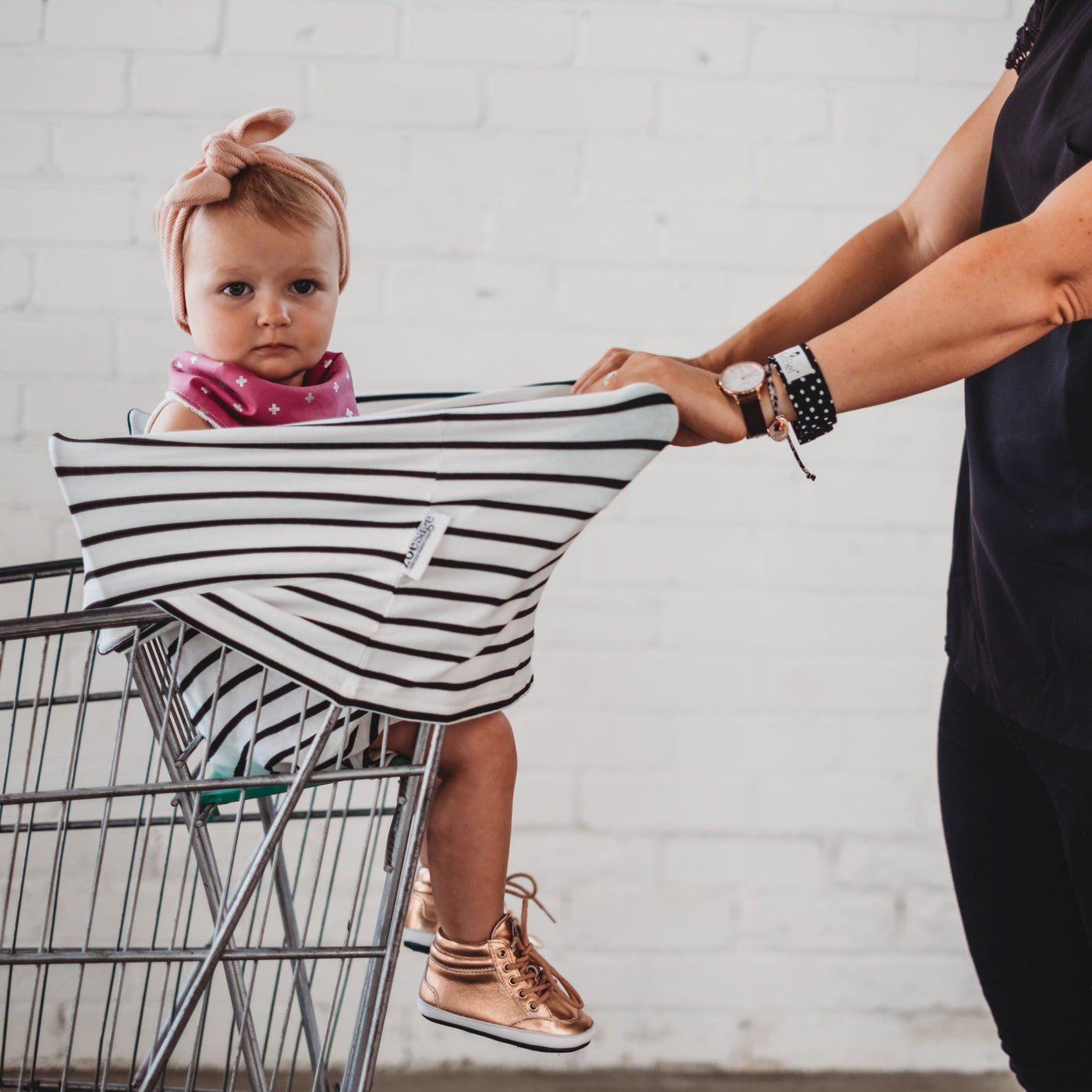 Baby sitting in 5 -1  Mama Cover in shopping cart